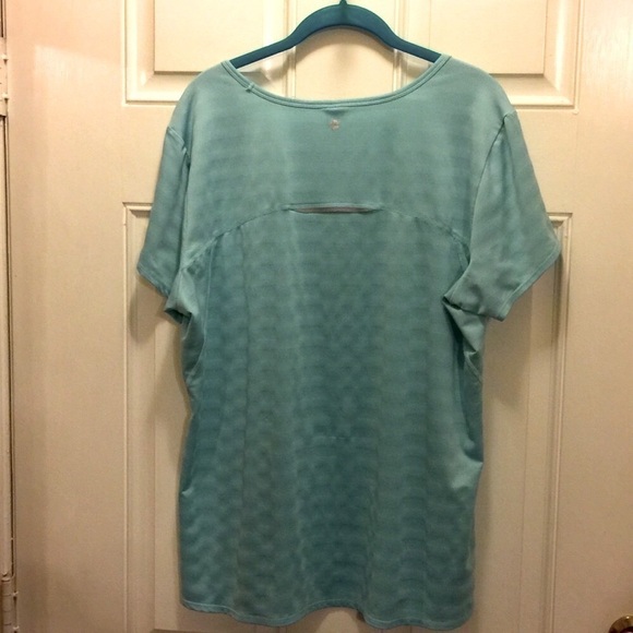 𝅺ATHLETIC short sleeve tee with reflective strip. - Picture 4 of 9